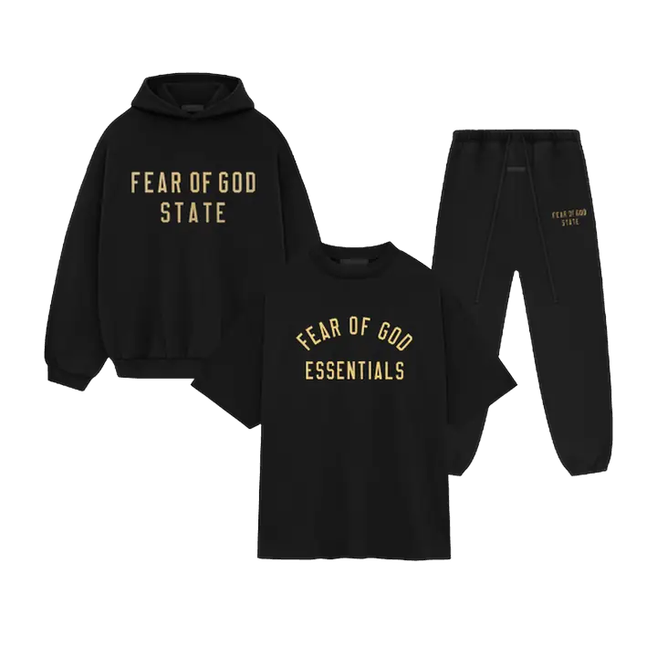Voorbeeld: Fear of God Essentials FW24 Black Yellow State trainingspak met t-shirt. Jij kiest zelf je trainingspak en t-shirt.