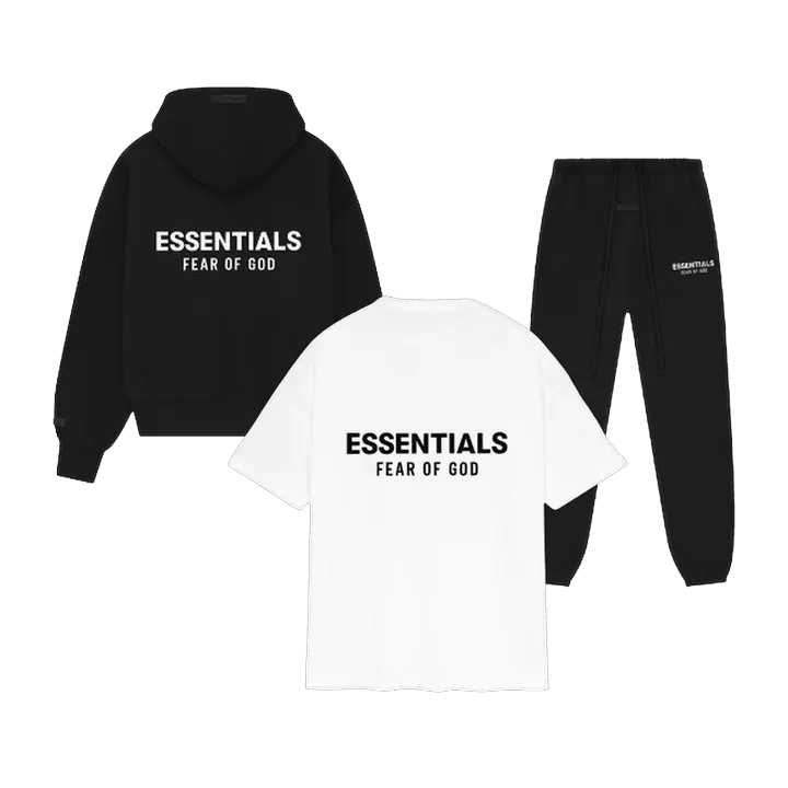 Voorbeeld: Fear of God Essentials SS25 Jet Black trainingspak met Bright White t-shirt. Jij kiest zelf je trainingspak en t-shirt.